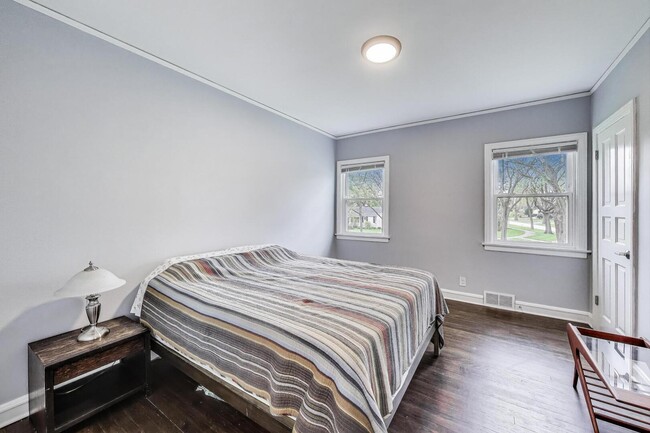 Building Photo - 2515 Gordon Dr