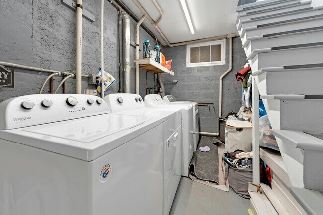 Building Photo - 632 Chase Ave