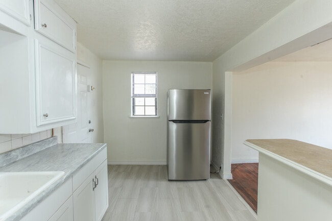 Building Photo - 1308 Mesquite St