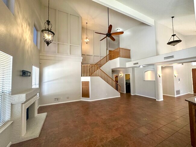 Building Photo - Spectacular Club West Executive home on co...