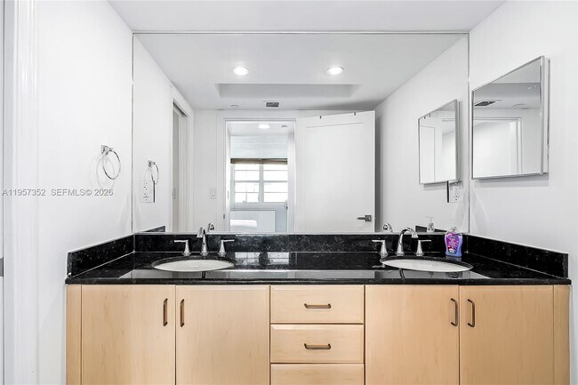 Building Photo - 6917 Collins Ave