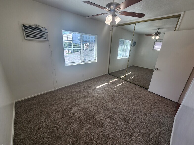 Building Photo - 14227 Moorpark St