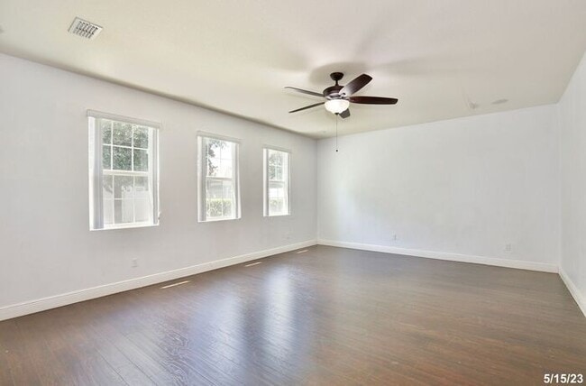 Building Photo - Gorgeous 4/3.5 Home with a Large Fenced Ba...