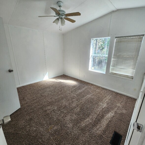 Building Photo - 15275 Country W Dr