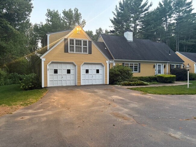 Building Photo - 172 Readfield Rd