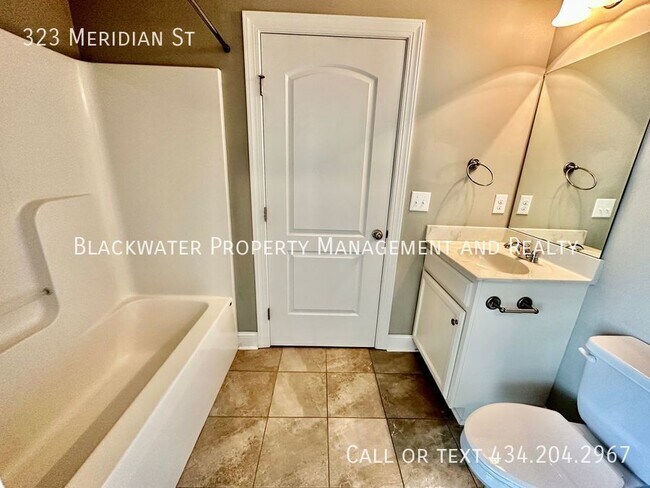 Building Photo - 323 Meridian St