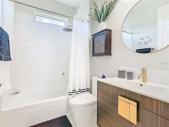 Building Photo - 790 Carmel Ln