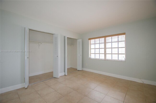 Building Photo - 8650 SW 109th Ave