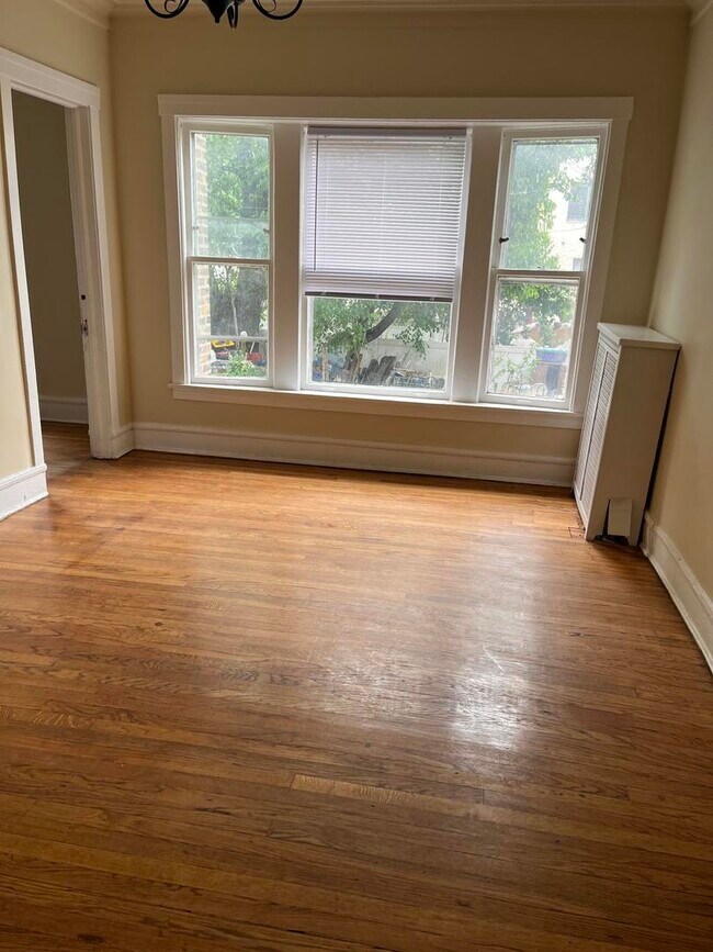Building Photo - 1542 W Jonquil Terrace