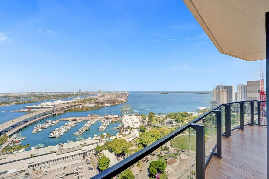 Building Photo - 398 NE 5th St