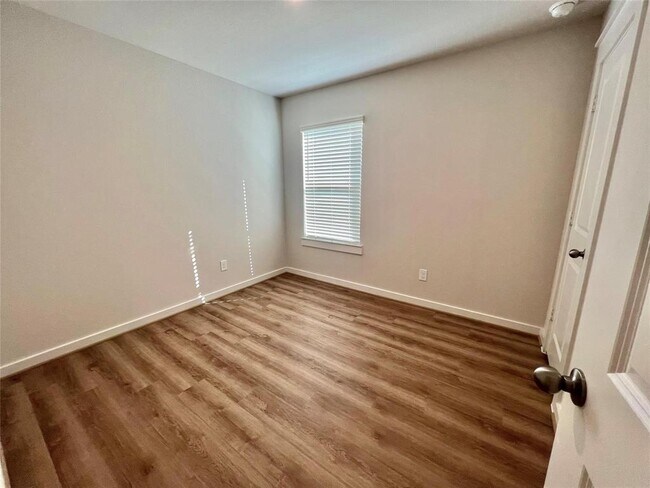 Building Photo - 7534 Coral Ter Dr