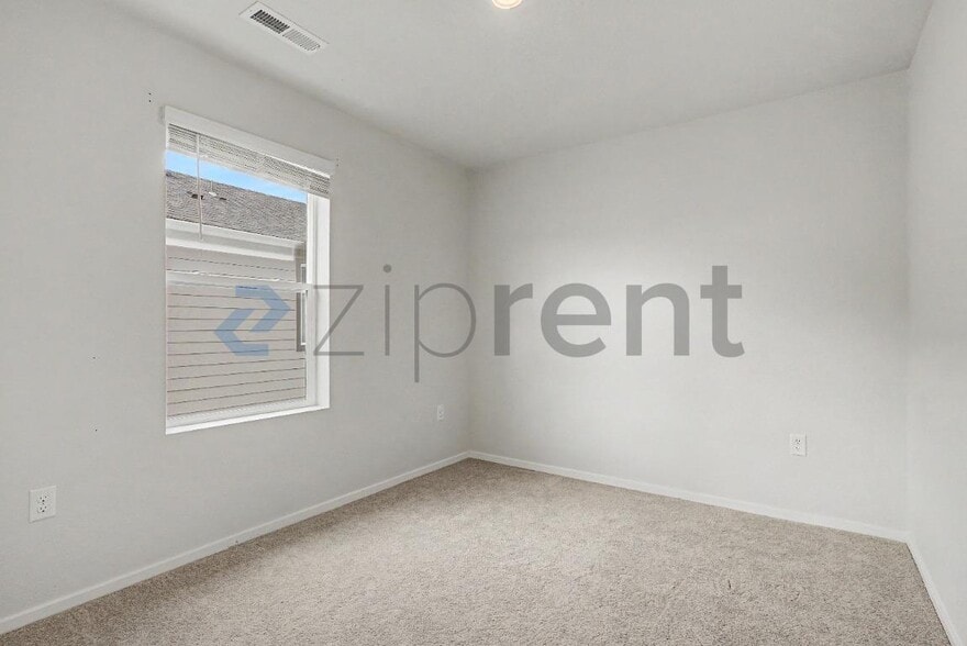 Building Photo - Unit