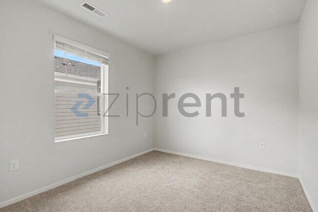 Building Photo - 555 Stoller St