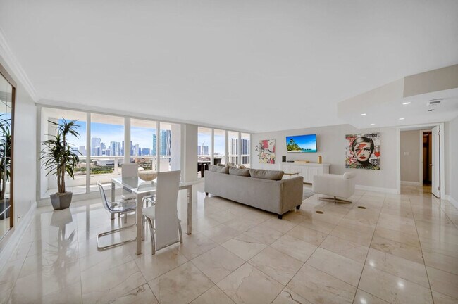 Building Photo - 1717 N Bayshore Dr