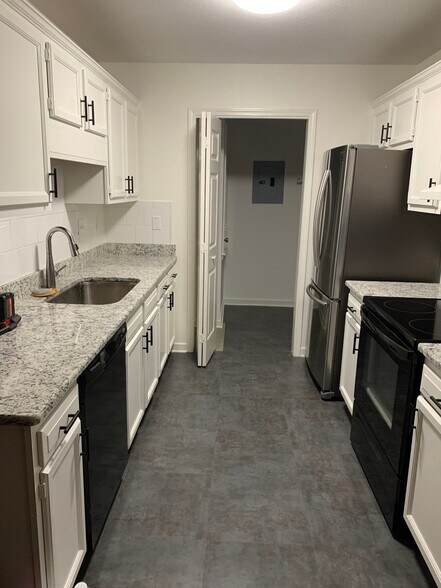 Building Photo - 400 Audubon Cir