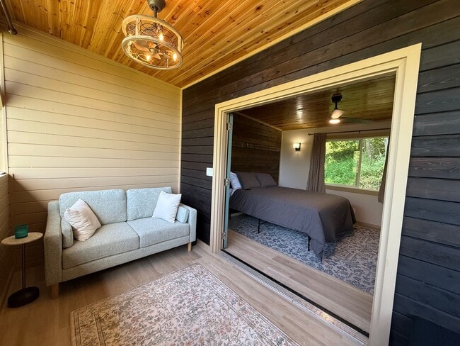 Building Photo - 1 Bedroom Cozy Cabin