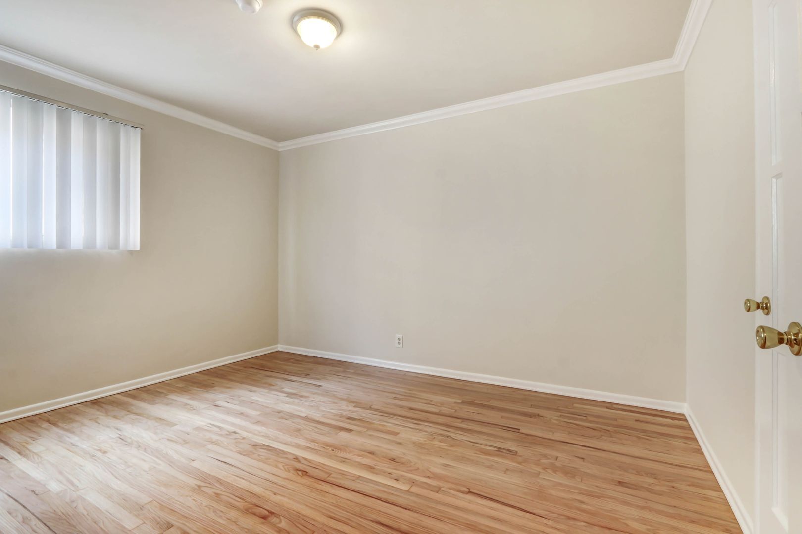 Building Photo - 3144-3152 S. Barrington Ave in Mar Vista - Has a Pool!