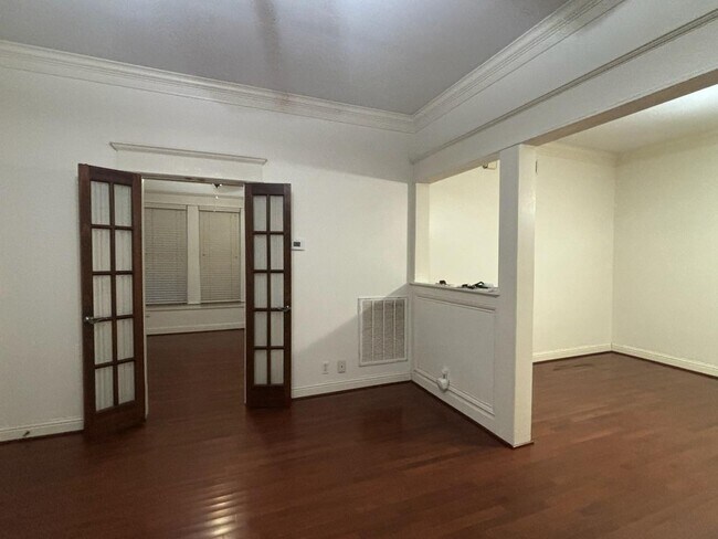 Building Photo - 1129 Cortlandt St