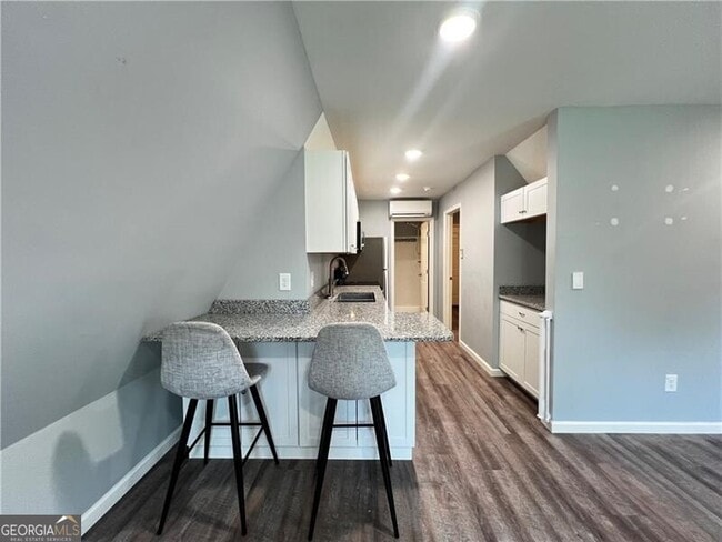 Building Photo - 351 Valley View Cir SE