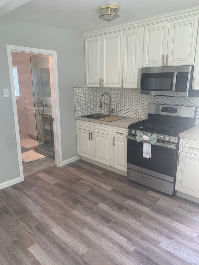 Building Photo - Furnished, Upstairs Apartment with 2 bedrooms and 1 bathroom. Utilities Included!!