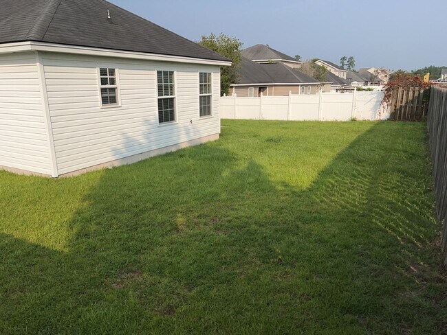 Building Photo - 202 Scarlett Ln