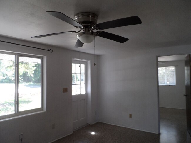 Building Photo - ADORABLE DEBARY HOME FOR MORE INFORMATION CONTACT KAREN GUARDINO, REALTOR 386-747-9295