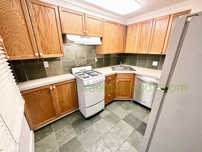 Building Photo - 10197-1136