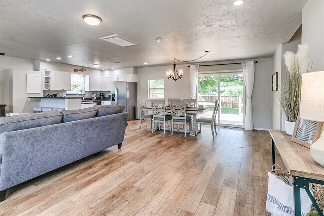 Building Photo - 1809 Ketch Dr