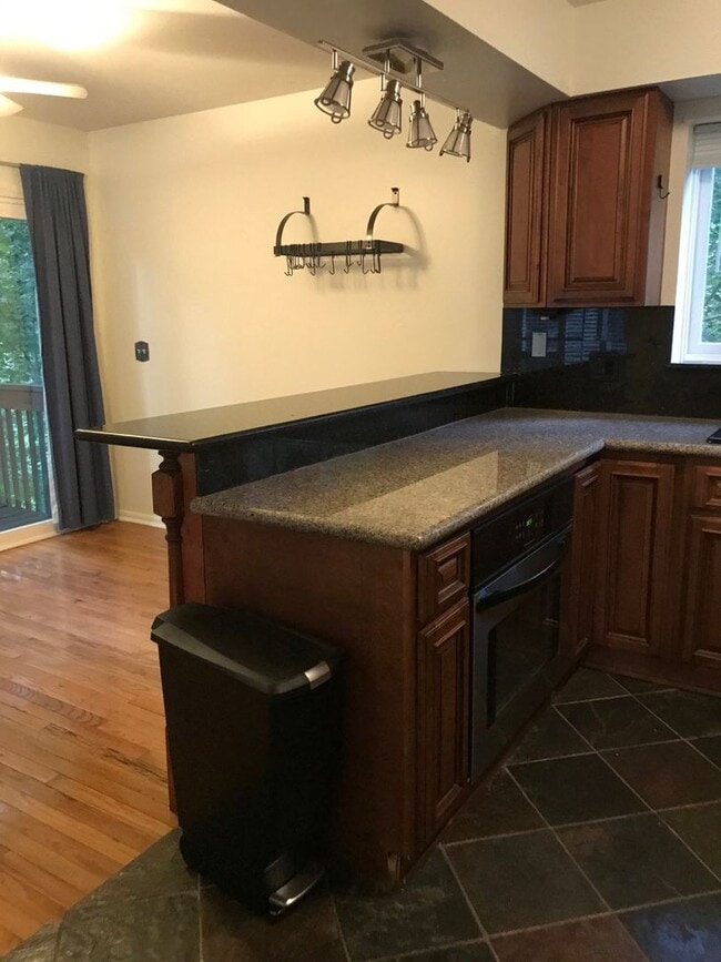 Building Photo - 106 Tulip Tree Ct