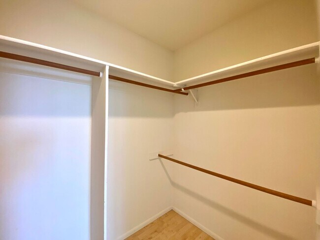 Building Photo - Spacious Home in Vista Primera