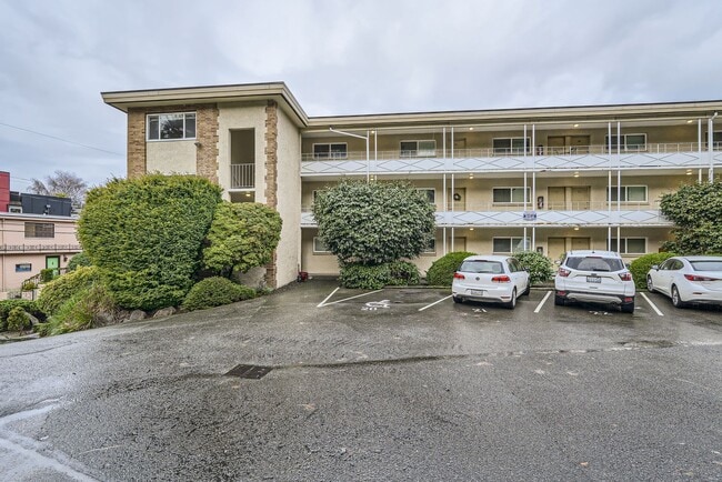 Building Photo - Anne Vista