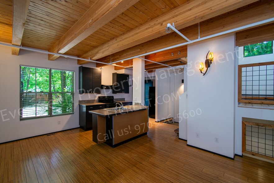 Kitchen - 318 W Myrtle St