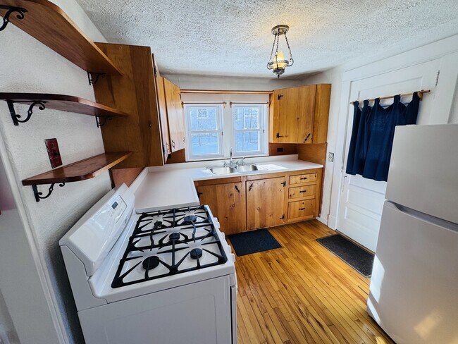 Building Photo - 240 Pine St