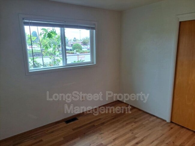 Building Photo - 1930 NW Kings Blvd