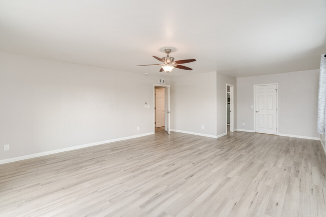 Building Photo - 6842 N Camino de las Brisas