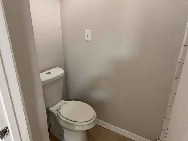 Building Photo - Spacious 3-Bedroom, 2-Bath Triplex – Clean...