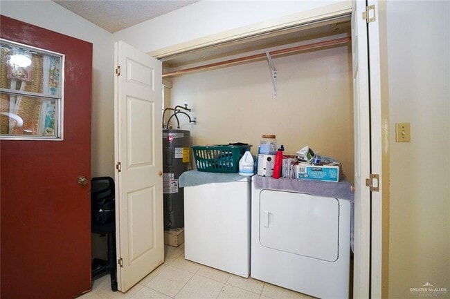 Building Photo - 27 Minnie Ave