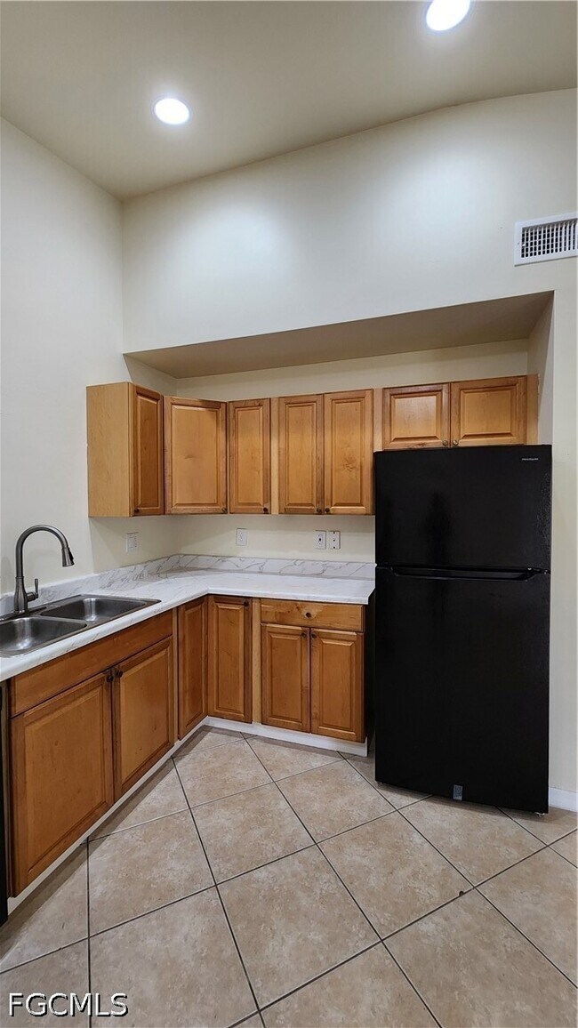 Building Photo - 2118 Snead Dr