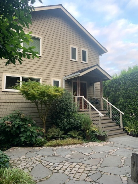Building Photo - 7117 Beach Dr SW