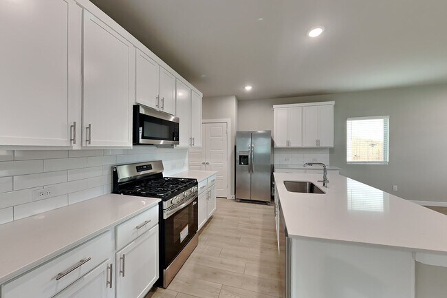 Building Photo - 510 Green Grass Dr