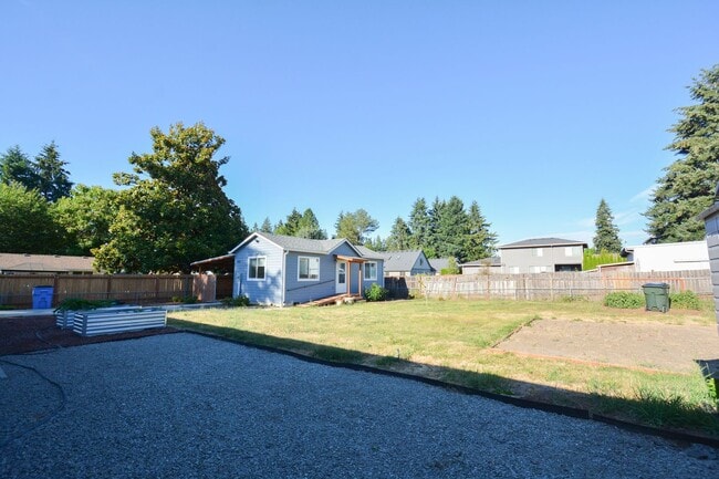 Building Photo - 2911 NE 124th Ave