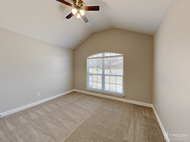 Building Photo - 710 Green Acres Ln