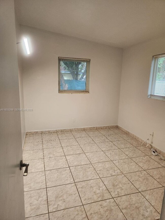 Building Photo - 1261 NW 24th St