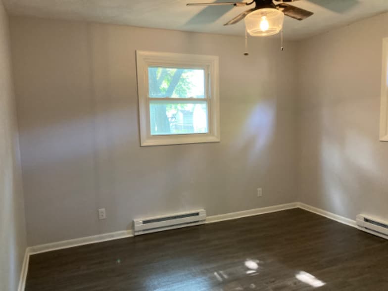 Building Photo - 391 Lynn Dr