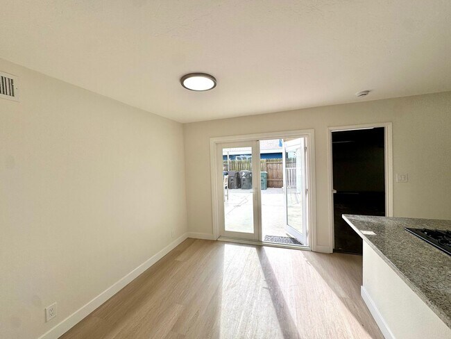 Building Photo - Updated 2 Bed, 1 Bath Home with Detached Office Space