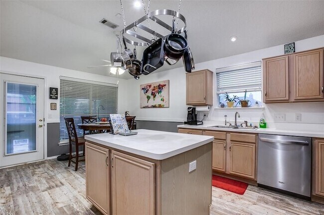 Building Photo - 1309 Aspen Ln