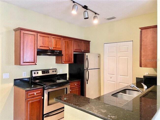 Building Photo - 836 Grand Regency Pointe
