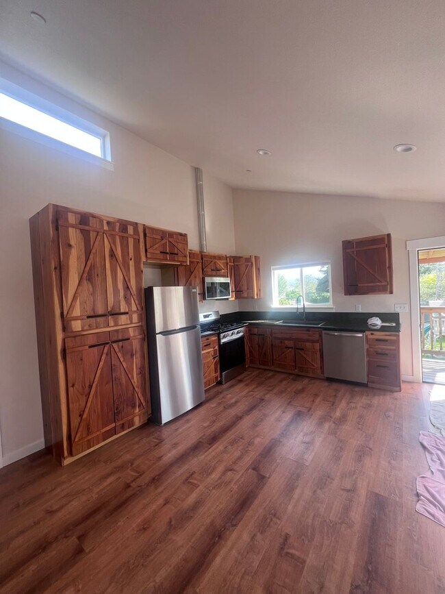 Building Photo - 2 Bedroom 1 bath house with extra large double car garage and extra storage space!