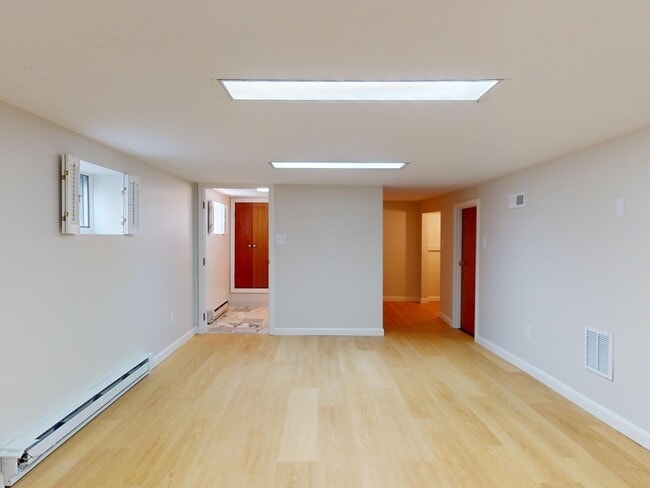 Building Photo - 25 Charlotte Rd