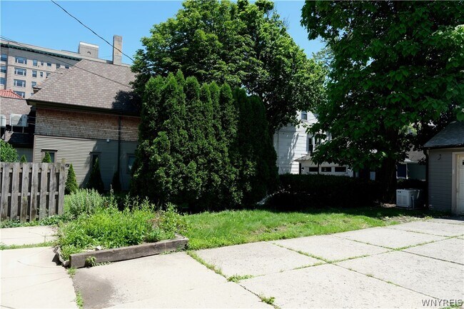 Building Photo - 753 Lafayette Ave